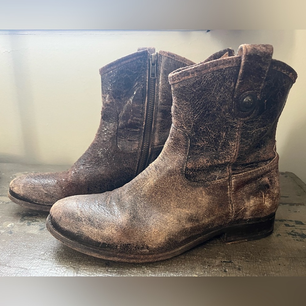 FRYE Melissa Button Glazed/Distressed Short Brown Boot Size 9